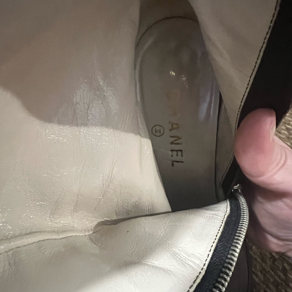 Chanel - Picture 3 of 3